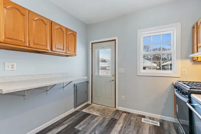 $179,900 | 329 South 10th Street, DeKalb, IL 60115