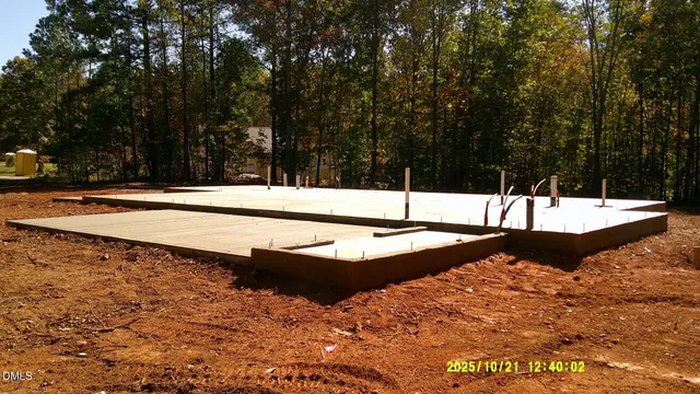 a picture of a wall with a white wall