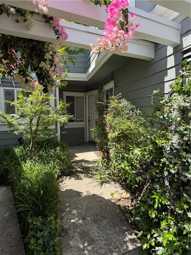 208 Santa Rosa Court, Unit 208 Laguna Beach, CA 92651 - Photo 2 of 18 entrance