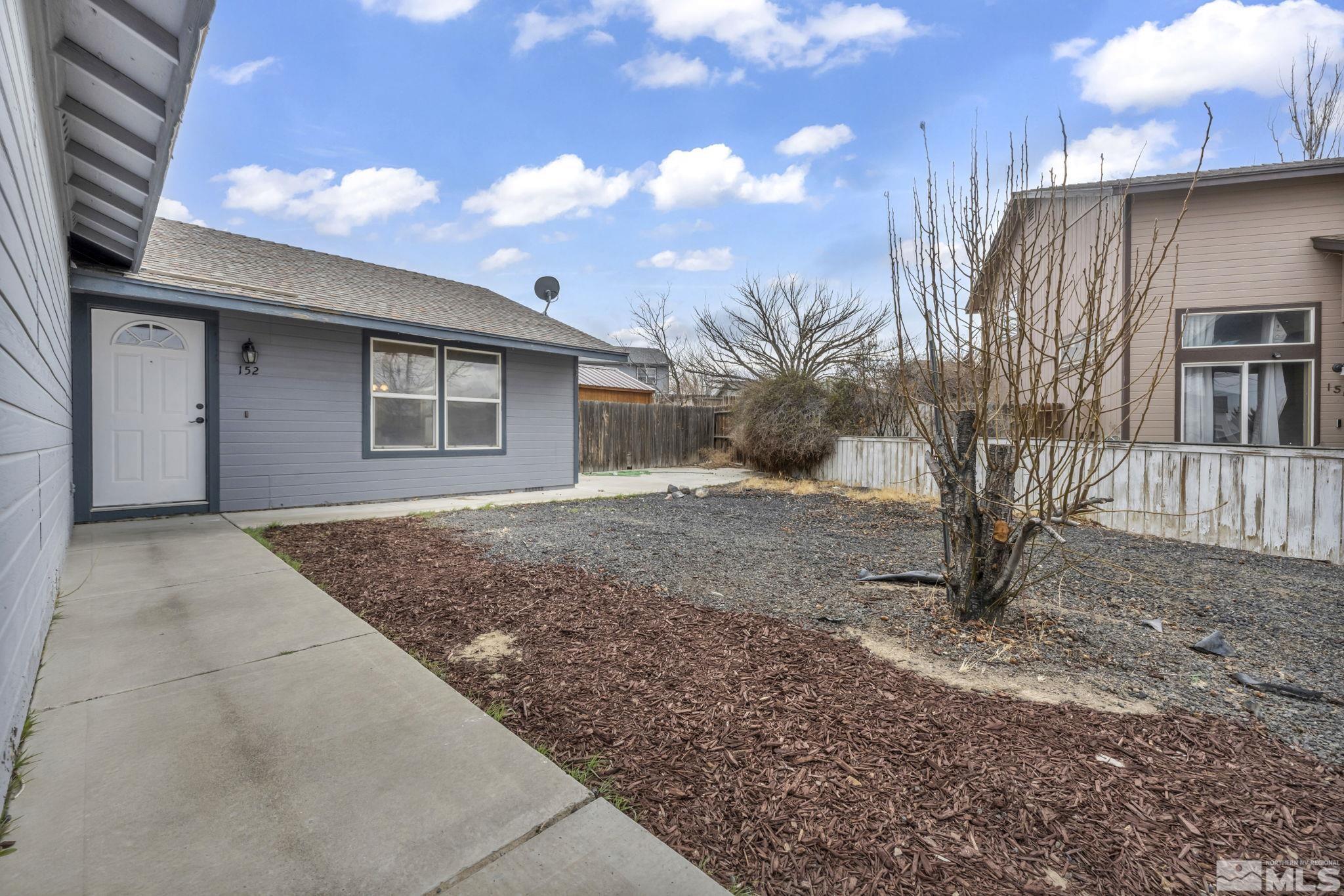 152 Desert Springs Court Fernley, NV 89408 - Photo 4 of 40 Photo 4