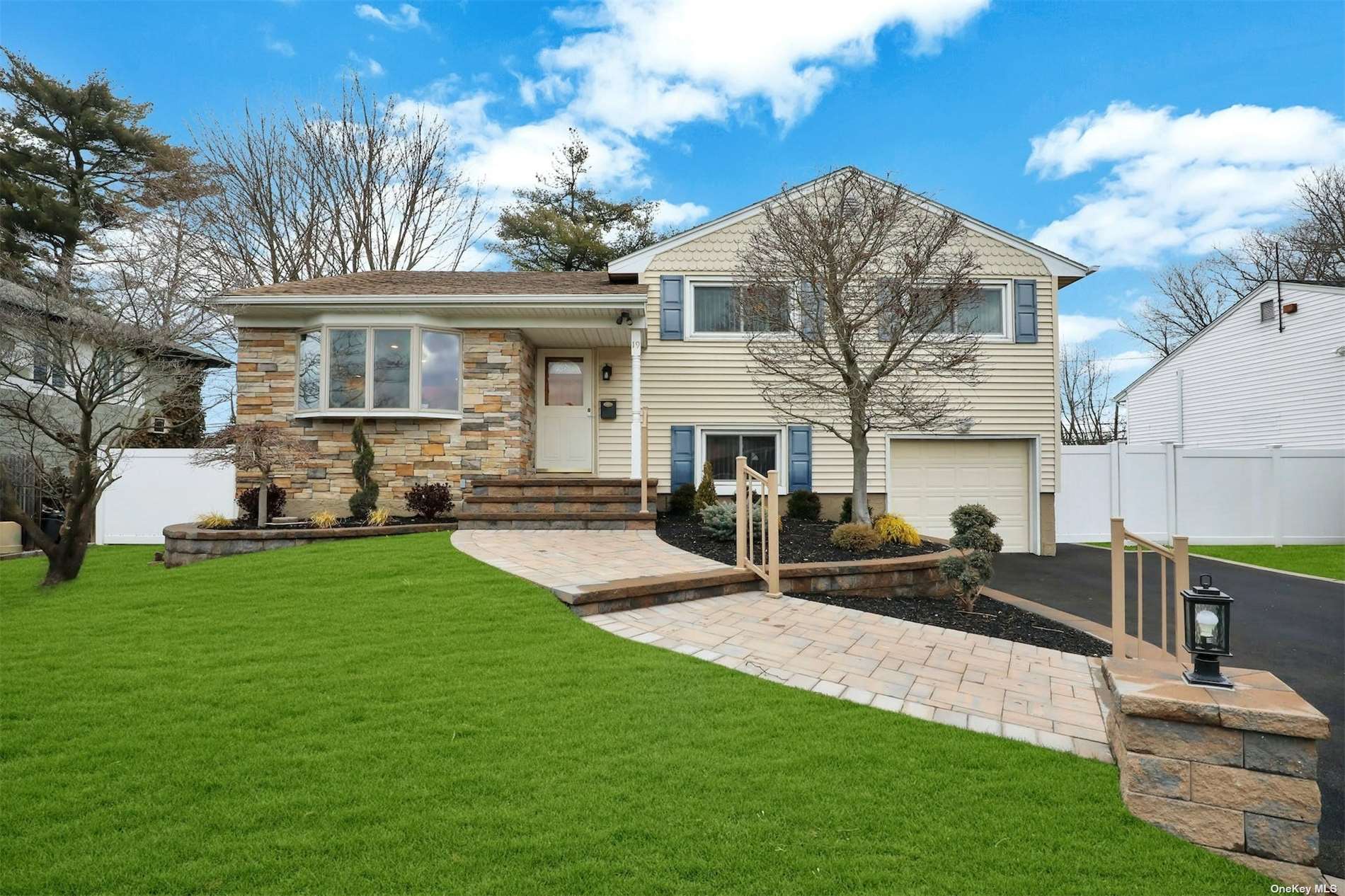 19 Frederick Drive Plainview, NY 11803 - Photo 1 of 25