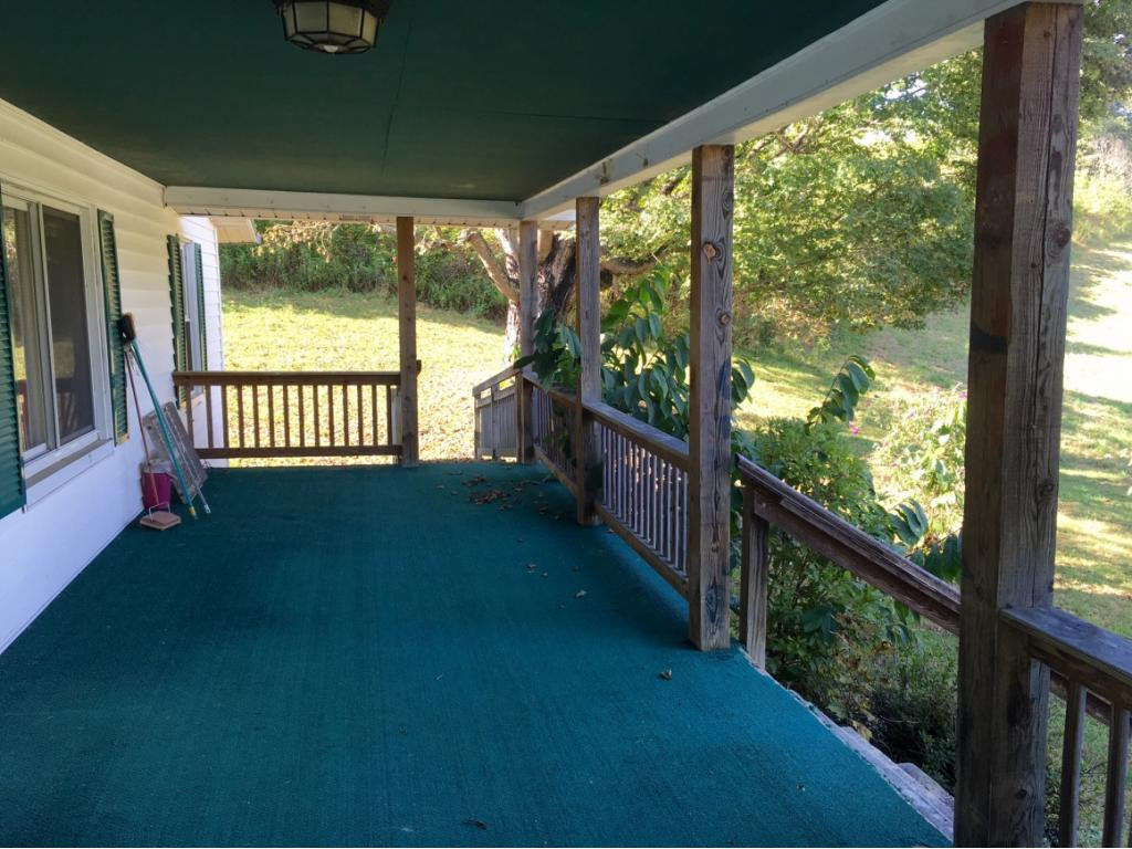 12249 Little Road Pound, VA 24279 - Photo 3 of 36 Come Sit Visit