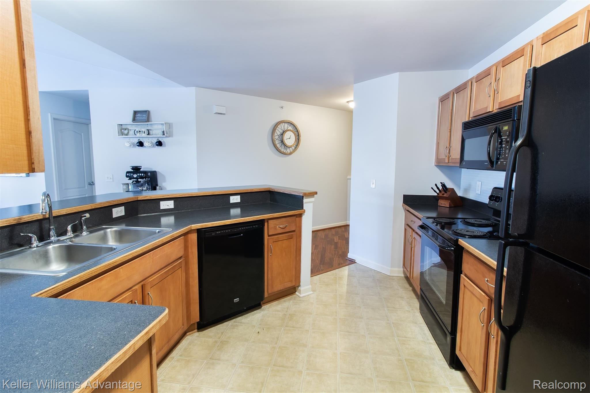 266 North Wixom Road Wixom, MI 48393 - Photo 13 of 33 NWixomRd_266_Kitchen_05.jpg
