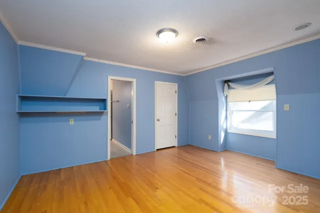 a view of empty room with window