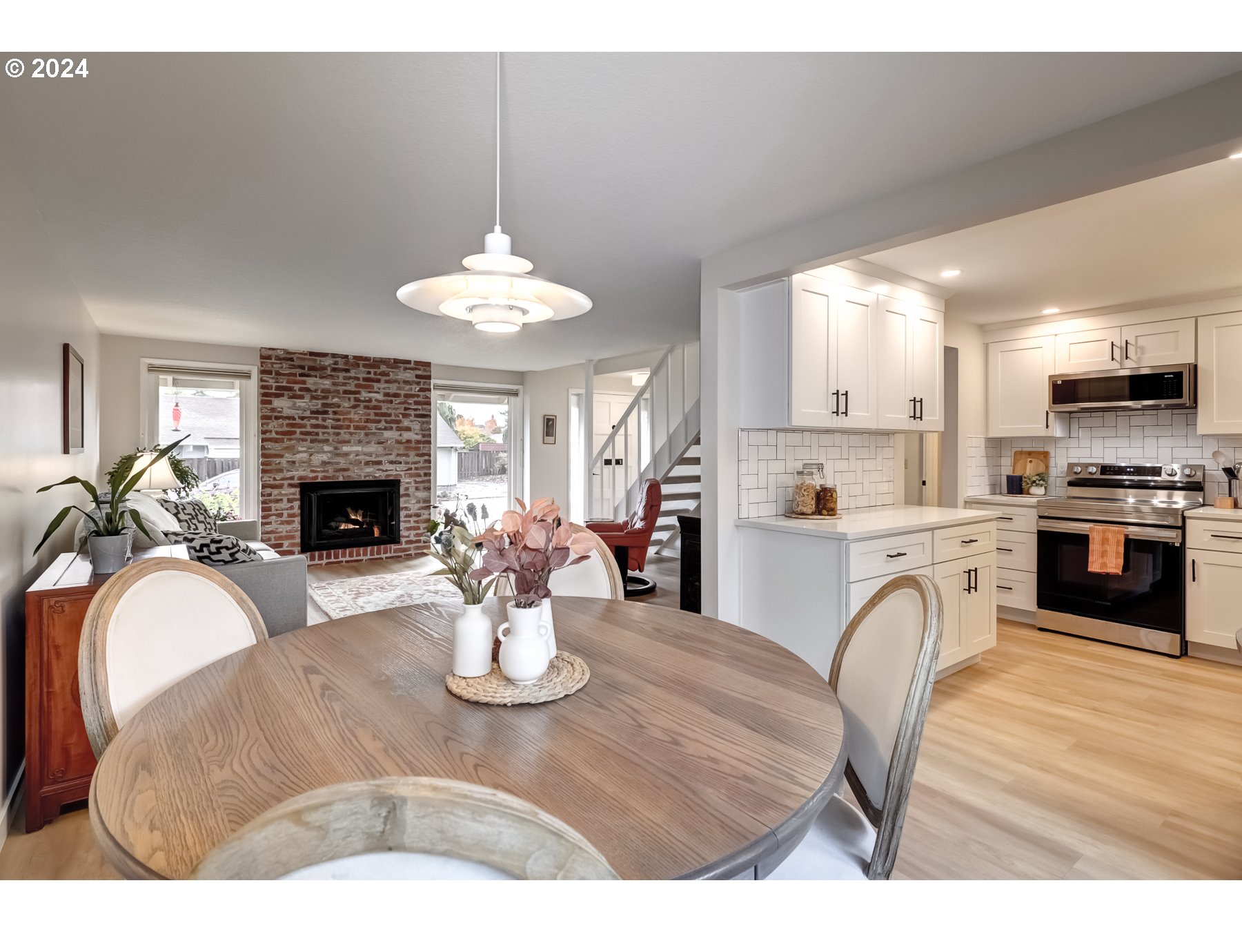 4875 Southwest Normandy Place Beaverton, OR 97005 - Photo 3 of 32 Kitchen/Dining Room