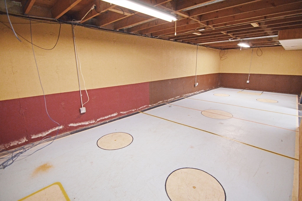 122 Garnet Street Springfield, MA 01129 - Photo 29 of 36
