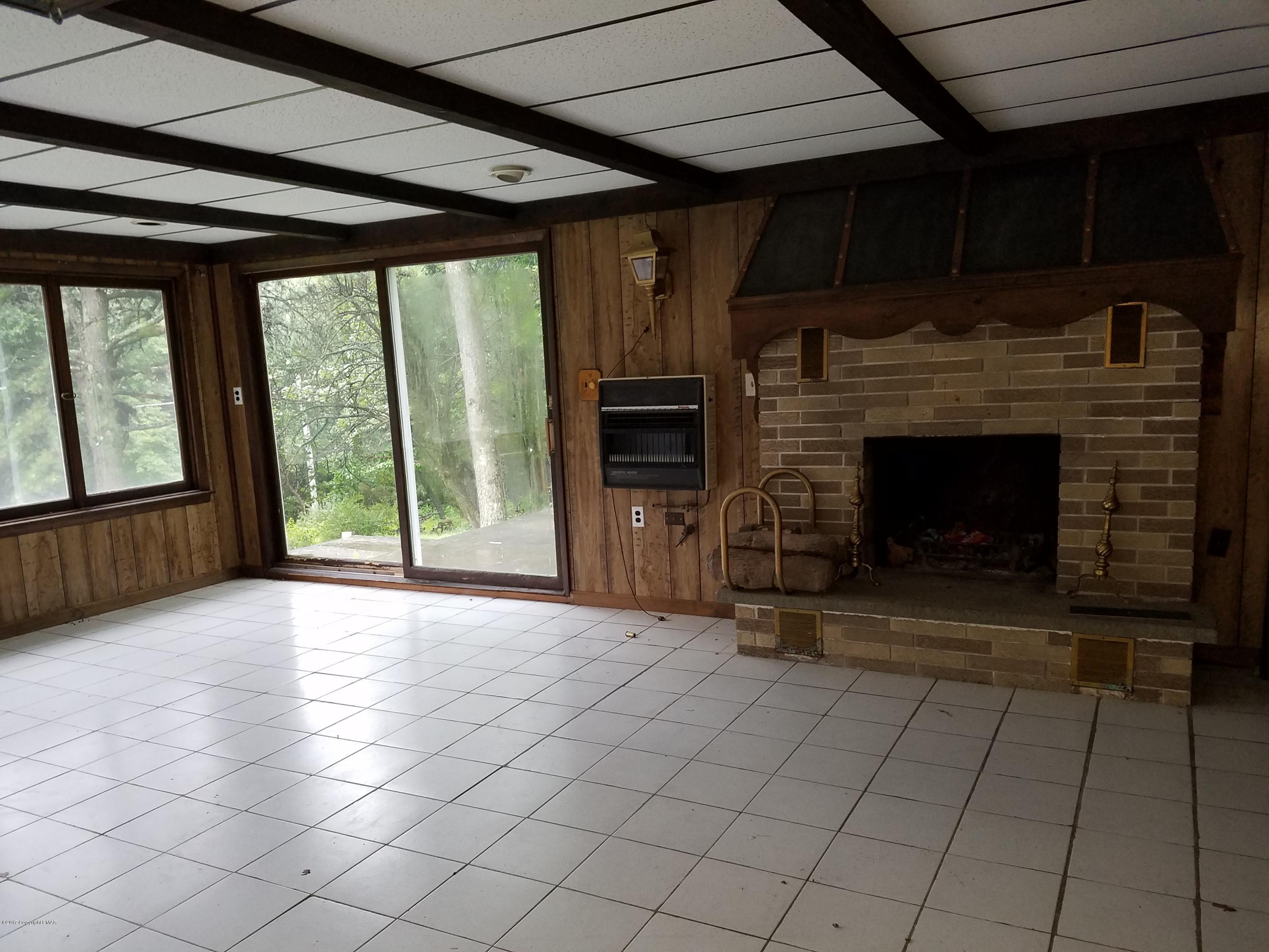 103 Rustin Place Bushkill, PA 18324 - Photo 3 of 24 Family room