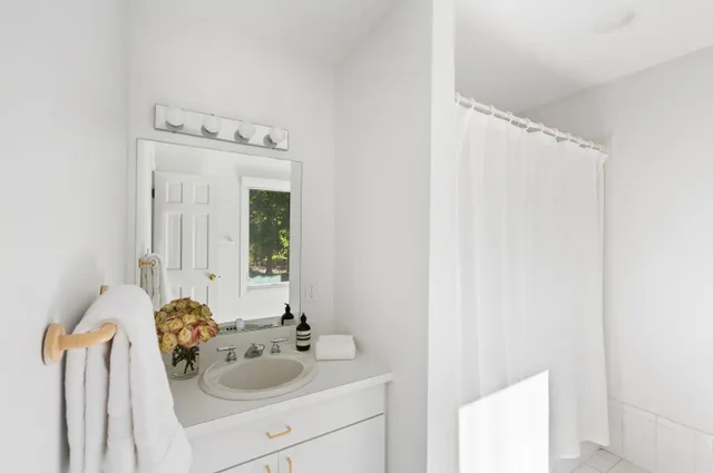 $9,700,000 | 52 & 54 Fithian Lane, East Hampton, NY 11937