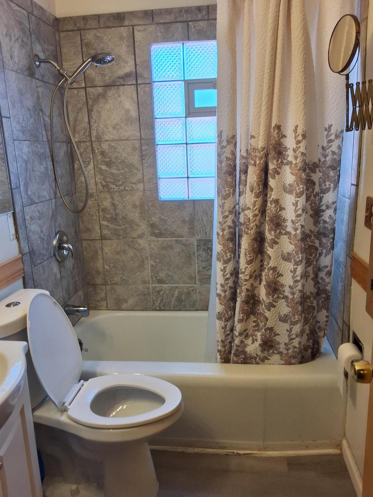 3536 North 62nd Street Milwaukee, WI 53216 - Photo 14 of 32 Main bath (2)