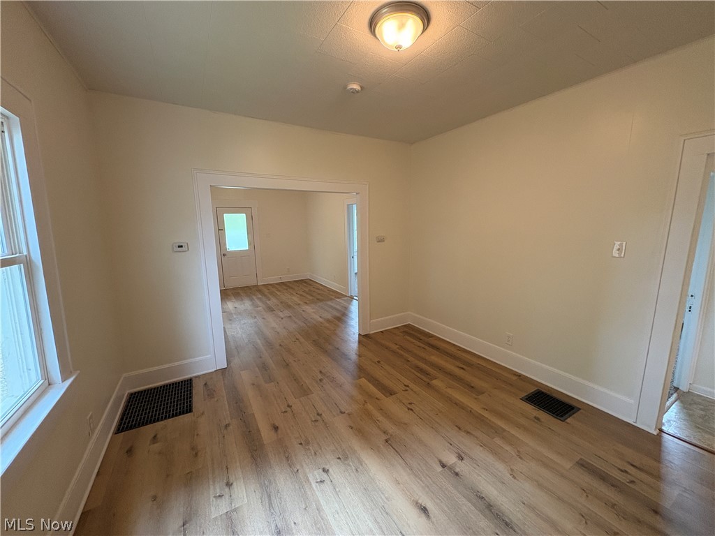 945 Davis Street Akron, OH 44310 - Photo 4 of 12 Gallery Image 4