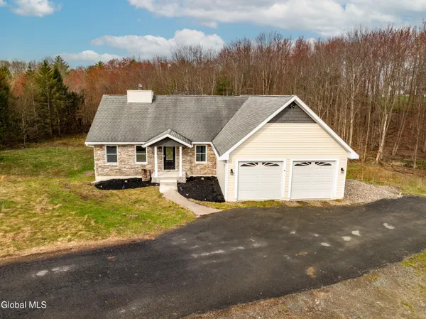 $549,999 | 14 Fiddlers Lane, Poestenkill, NY 12140