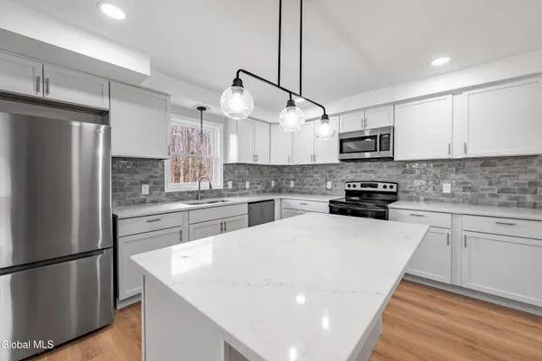 $549,999 | 14 Fiddlers Lane, Poestenkill, NY 12140