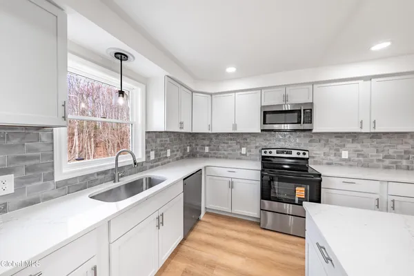 $549,999 | 14 Fiddlers Lane, Poestenkill, NY 12140