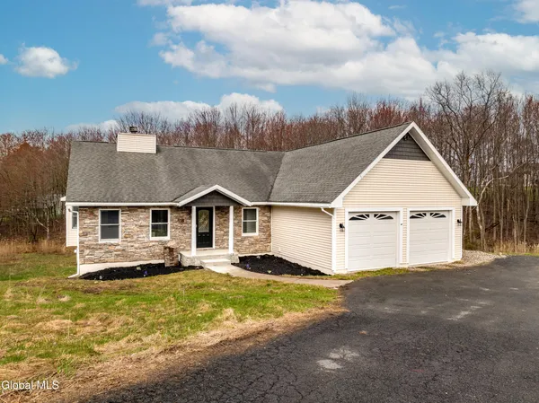 $549,999 | 14 Fiddlers Lane, Poestenkill, NY 12140