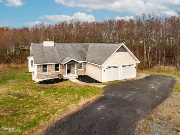 $549,999 | 14 Fiddlers Lane, Poestenkill, NY 12140