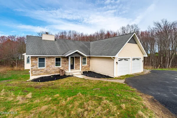 $549,999 | 14 Fiddlers Lane, Poestenkill, NY 12140