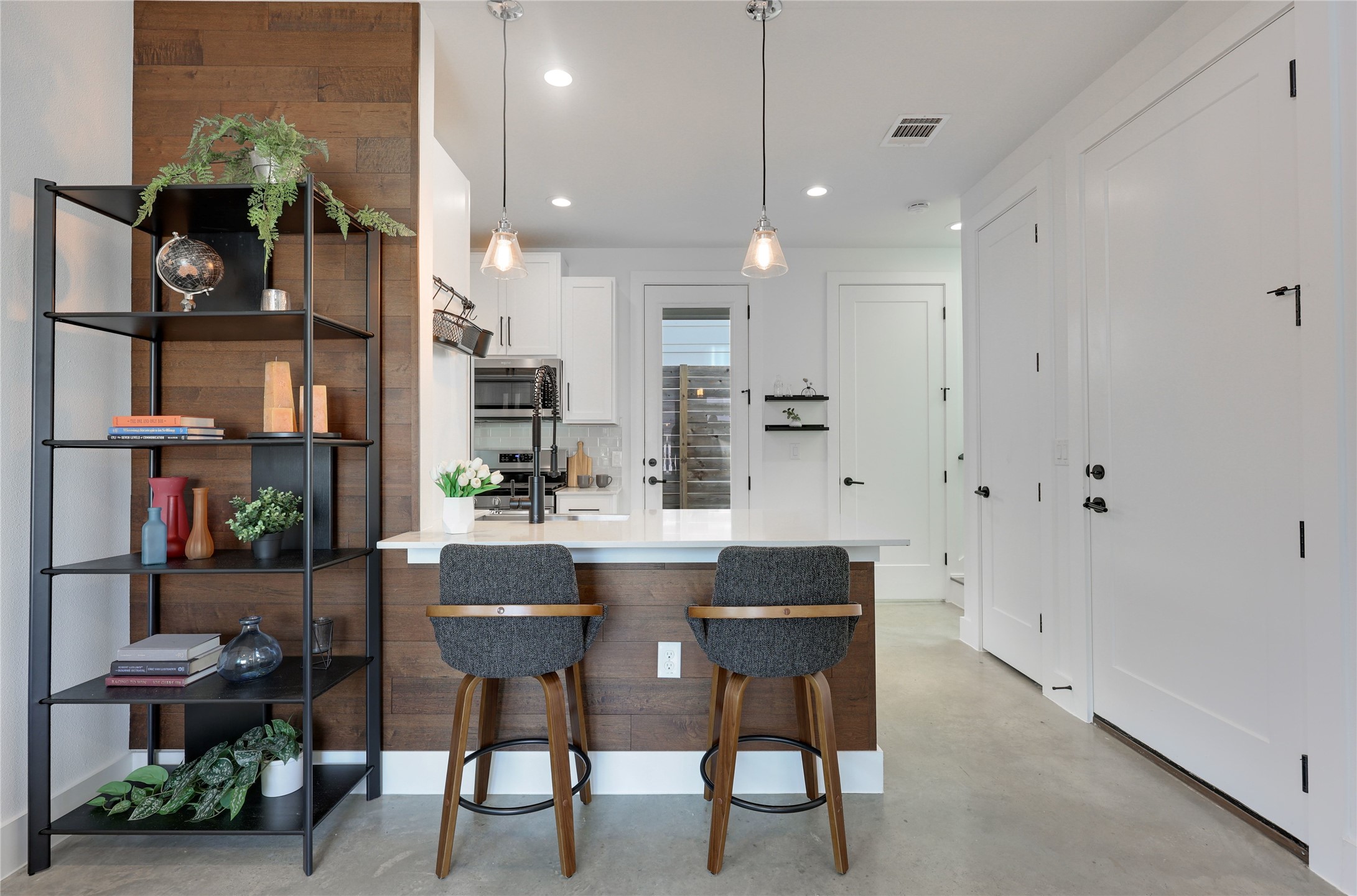 1208 Walnut Avenue, Unit 2 Austin, TX 78702 - Photo 6 of 35