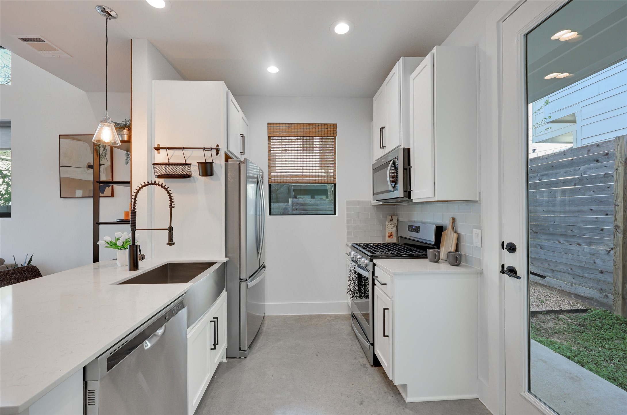1208 Walnut Avenue, Unit 2 Austin, TX 78702 - Photo 9 of 35
