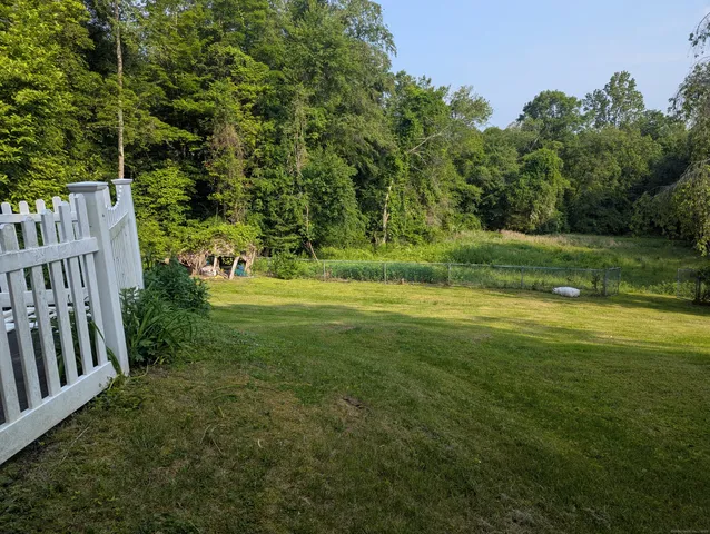 $2,250 | 4 Cannon Road, Brookfield, CT 06804