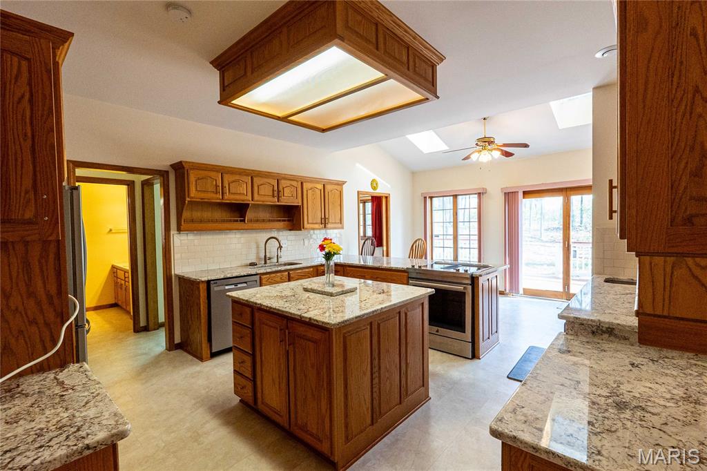 900 Country Lane Rolla, MO 65401 - Photo 11 of 83