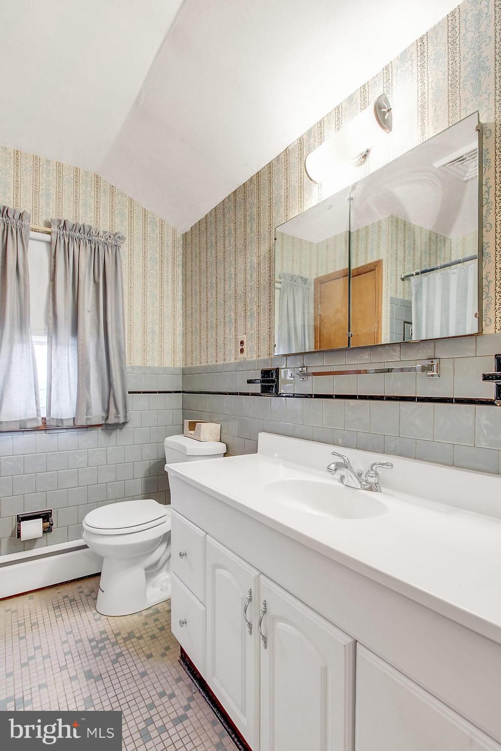 9306 Avondale Road Baltimore, MD 21234 - Photo 7 of 10 Bath