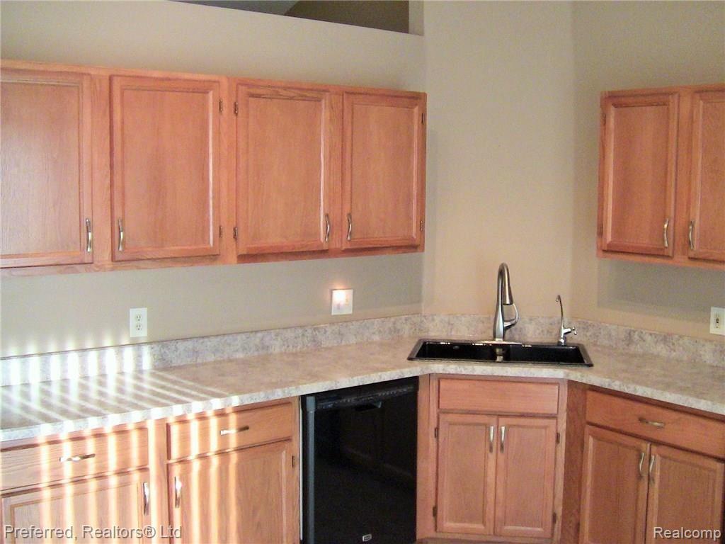 15923 Ridgebrook Path Romulus, MI 48174 - Photo 9 of 26