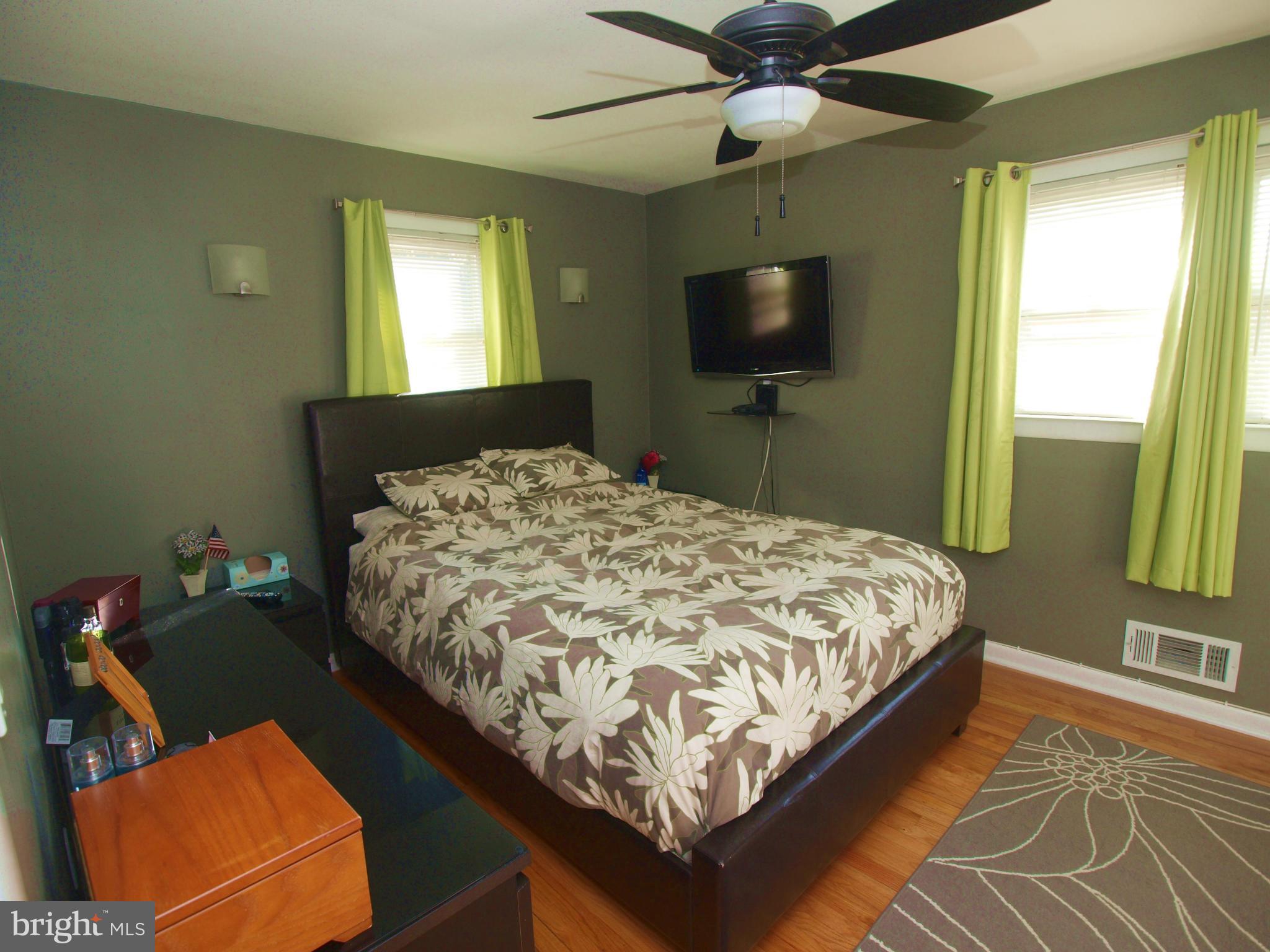 222 Lake Road Pasadena, MD 21122 - Photo 10 of 30 Bedroom (Master)