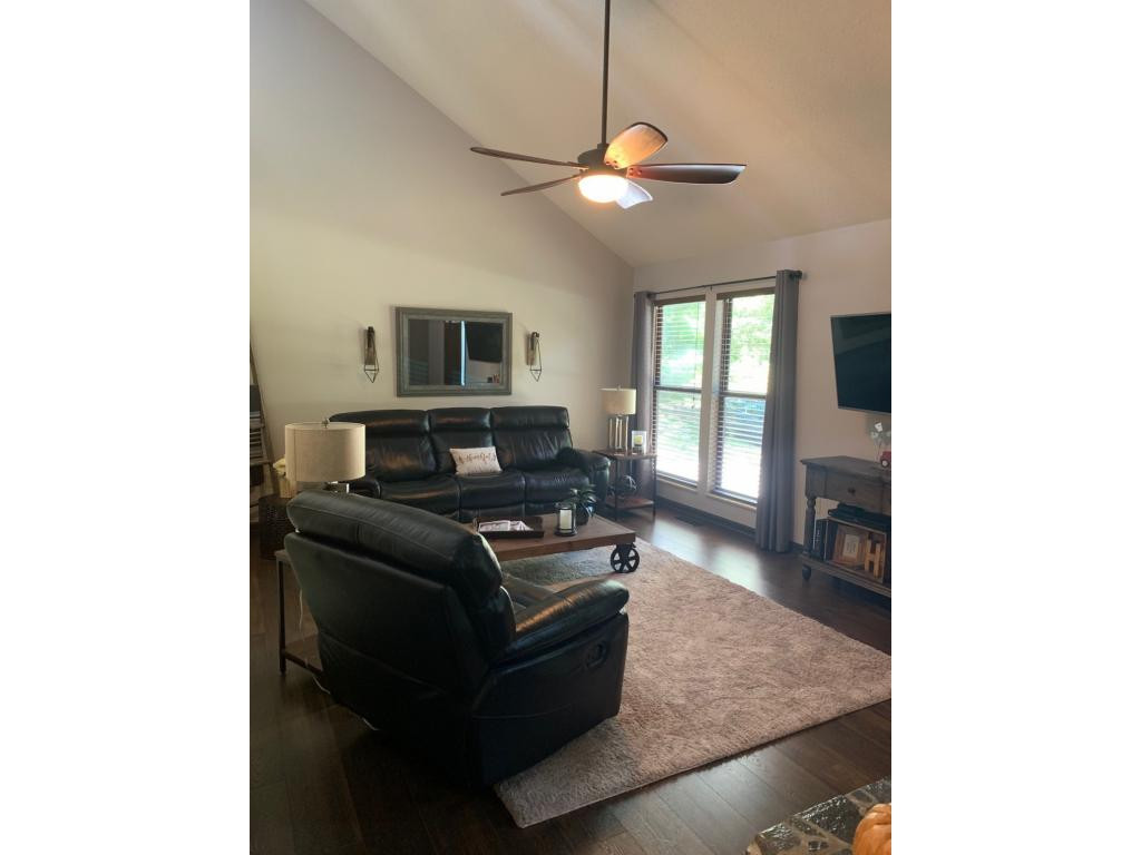 695 Rolling Hills Road Greeneville, TN 37743 - Photo 3 of 33 GREAT ROOM