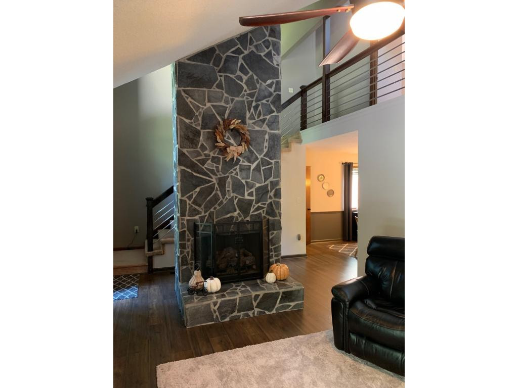 695 Rolling Hills Road Greeneville, TN 37743 - Photo 4 of 33 GREAT ROOM STONE FIREPLACE