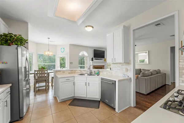 $2,500 | 44 Parkway Place, Houston, TX 77040