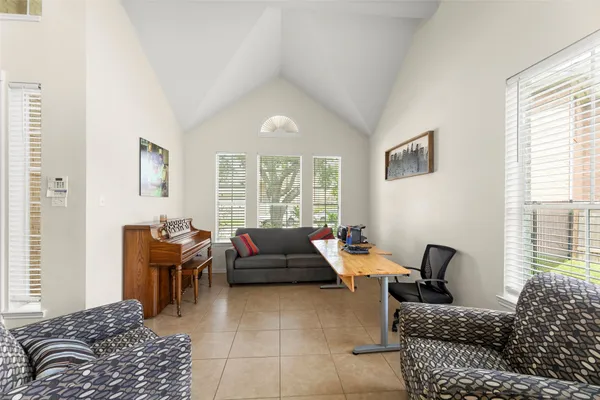 $2,500 | 44 Parkway Place, Houston, TX 77040