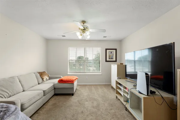 $2,500 | 44 Parkway Place, Houston, TX 77040