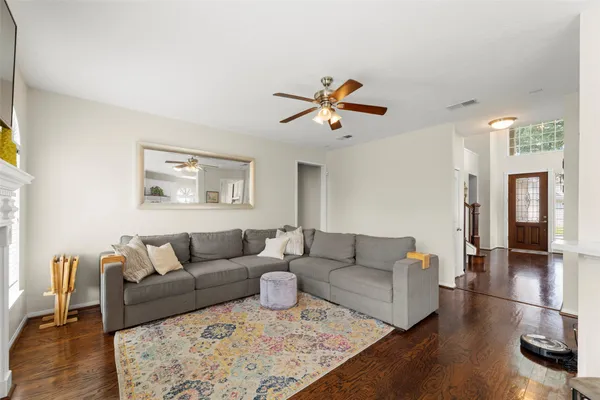 $2,500 | 44 Parkway Place, Houston, TX 77040