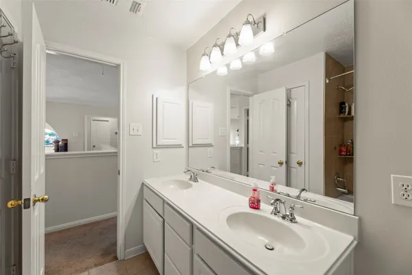 $2,500 | 44 Parkway Place, Houston, TX 77040