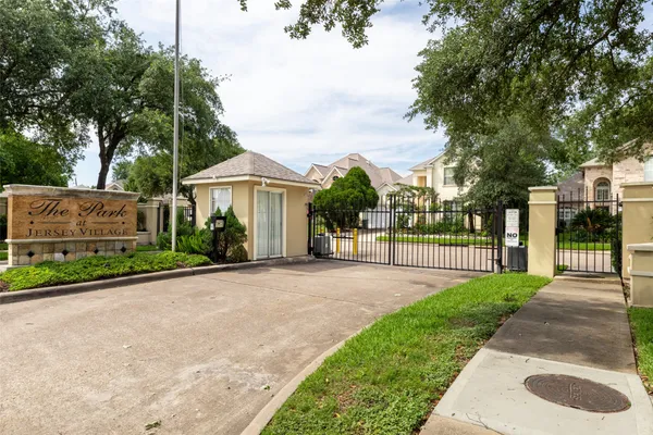 $2,500 | 44 Parkway Place, Houston, TX 77040
