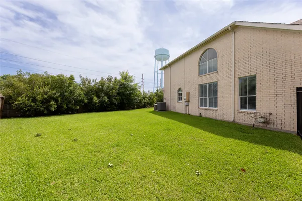 $2,500 | 44 Parkway Place, Houston, TX 77040