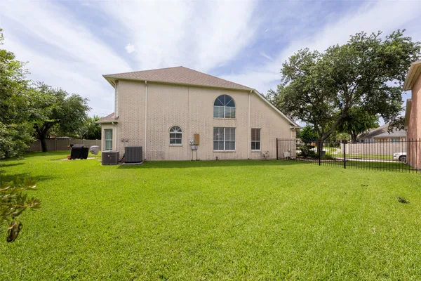 $2,500 | 44 Parkway Place, Houston, TX 77040