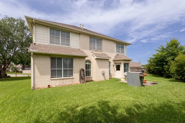 $2,500 | 44 Parkway Place, Houston, TX 77040