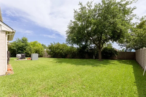 $2,500 | 44 Parkway Place, Houston, TX 77040