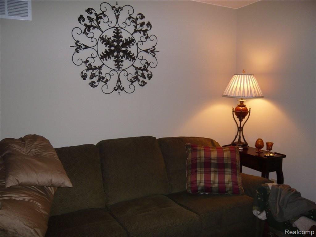 47650 Chrys Road Macomb, MI 48044 - Photo 8 of 19 CHRYS 061.JPG