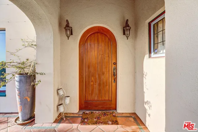 a view of entryway with a front door