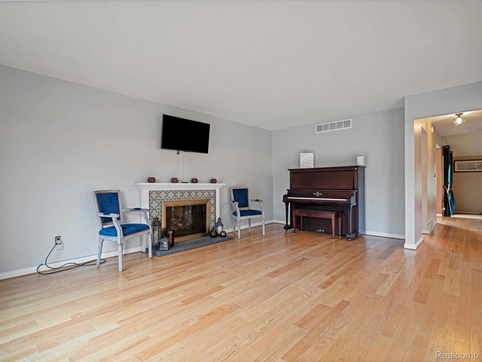 5132 Patrick Road West Bloomfield, MI 48322 - Photo 14 of 41 Gallery Image 14