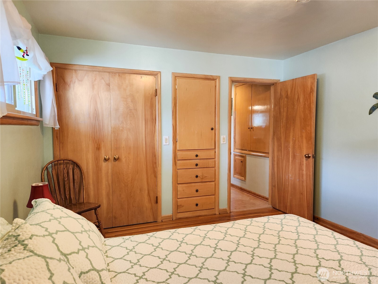 310 West 9th Avenue Ritzville, WA 99169 - Photo 16 of 38 a bedroom with a large bed and a window