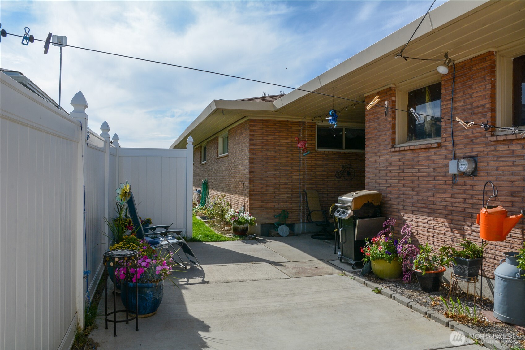 310 West 9th Avenue Ritzville, WA 99169 - Photo 34 of 38 a backyard of a house with outdoor seating