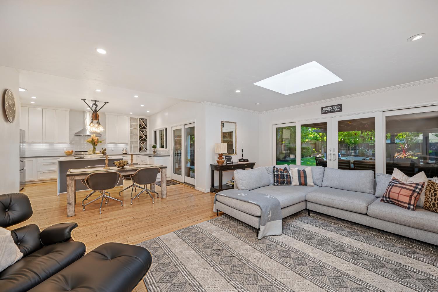 3852 El Ricon Way Sacramento, CA 95864 - Photo 5 of 71
