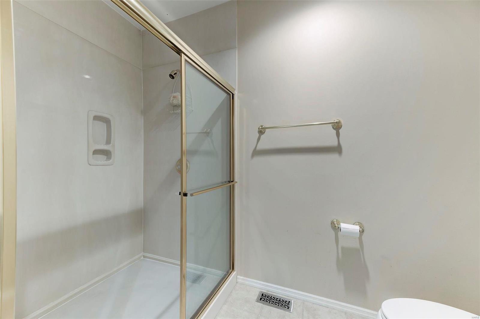 6006 Hagemann Road St. Louis, MO 63128 - Photo 9 of 32 Gallery Image 9