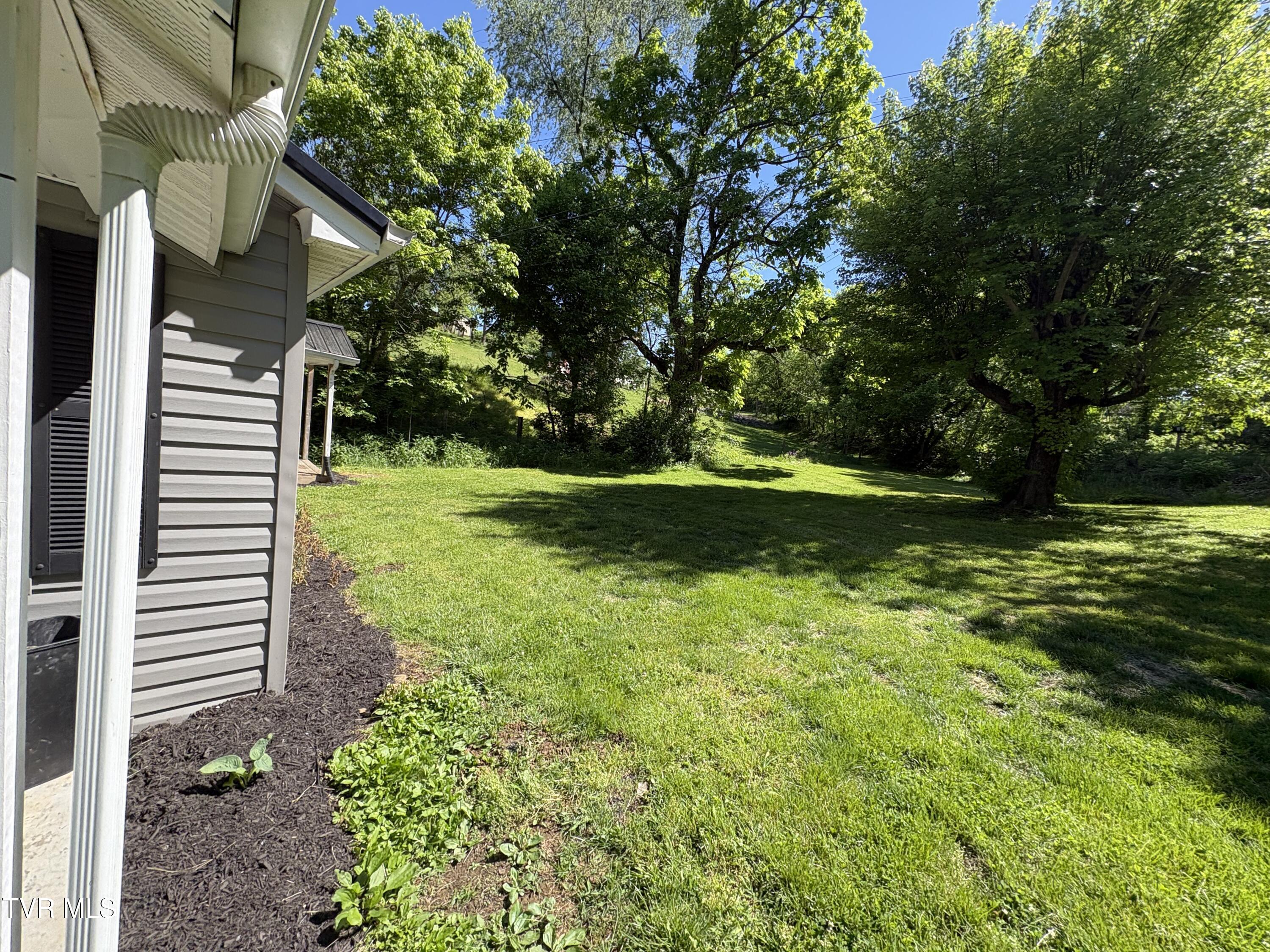 324 Old Beidleman Road Bristol, TN 37620 - Photo 8 of 11 IMG_0879 2