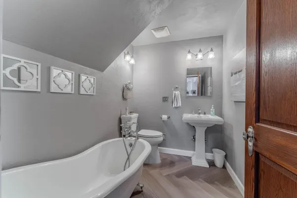 $689,900 | 2210 Westwind Road, Oshkosh, WI 54904