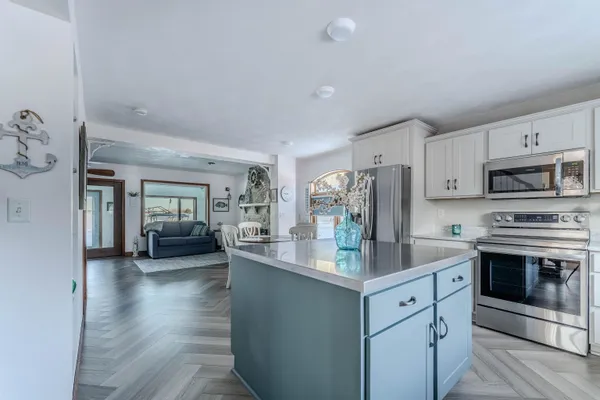 $689,900 | 2210 Westwind Road, Oshkosh, WI 54904