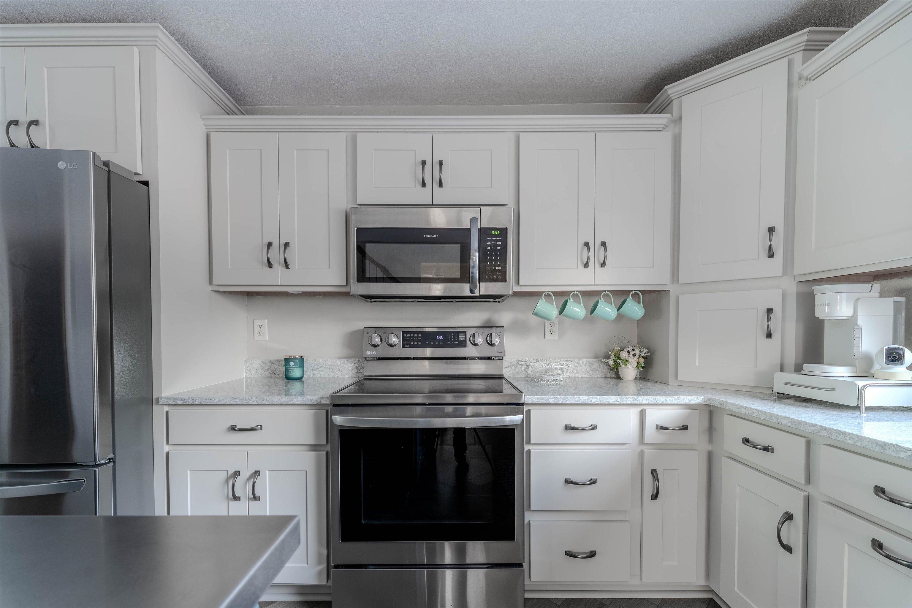 2210 Westwind Road Oshkosh, WI 54904 - Photo 9 of 64